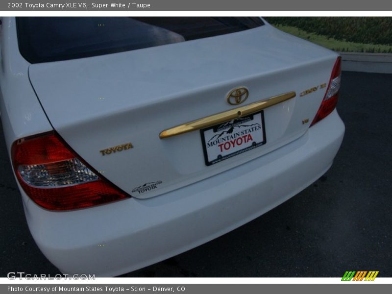 Super White / Taupe 2002 Toyota Camry XLE V6