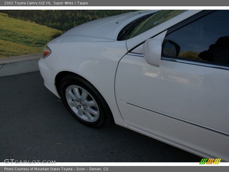 Super White / Taupe 2002 Toyota Camry XLE V6