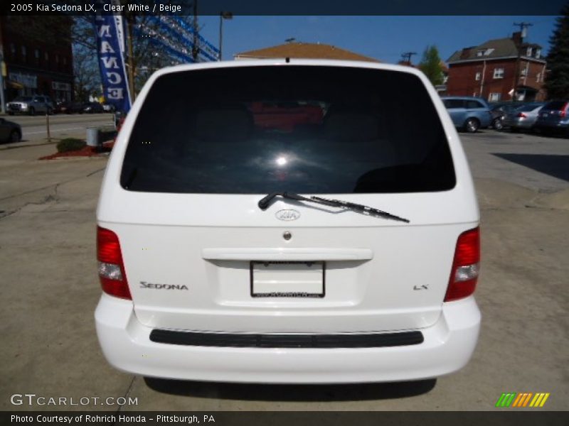 Clear White / Beige 2005 Kia Sedona LX