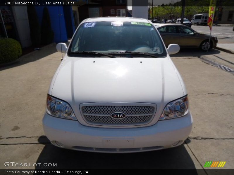 Clear White / Beige 2005 Kia Sedona LX