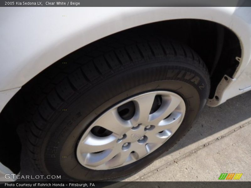 Clear White / Beige 2005 Kia Sedona LX