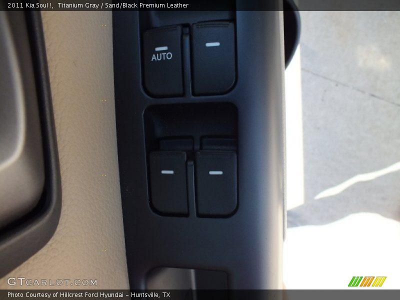 Titanium Gray / Sand/Black Premium Leather 2011 Kia Soul !