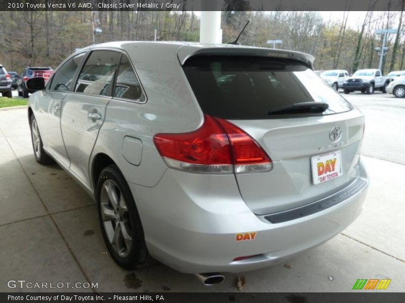Classic Silver Metallic / Gray 2010 Toyota Venza V6 AWD