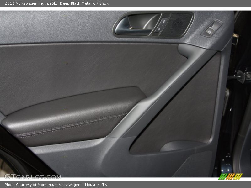 Deep Black Metallic / Black 2012 Volkswagen Tiguan SE