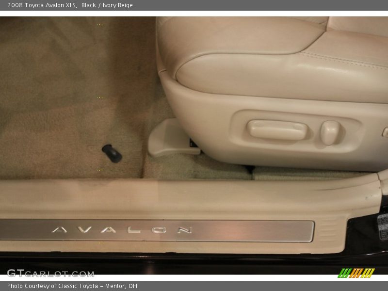 Black / Ivory Beige 2008 Toyota Avalon XLS
