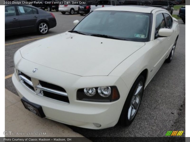 Cool Vanilla / Dark Slate Gray 2010 Dodge Charger Rallye