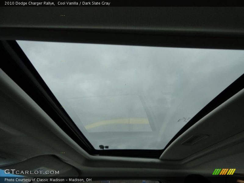 Cool Vanilla / Dark Slate Gray 2010 Dodge Charger Rallye