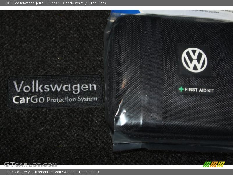 Candy White / Titan Black 2012 Volkswagen Jetta SE Sedan