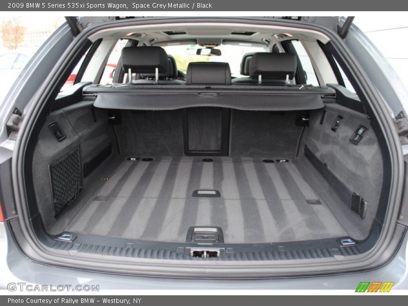  2009 5 Series 535xi Sports Wagon Trunk