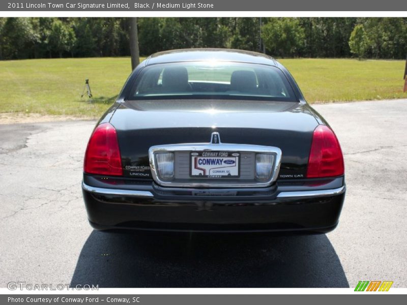 Black / Medium Light Stone 2011 Lincoln Town Car Signature Limited