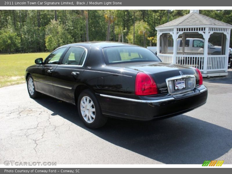 Black / Medium Light Stone 2011 Lincoln Town Car Signature Limited