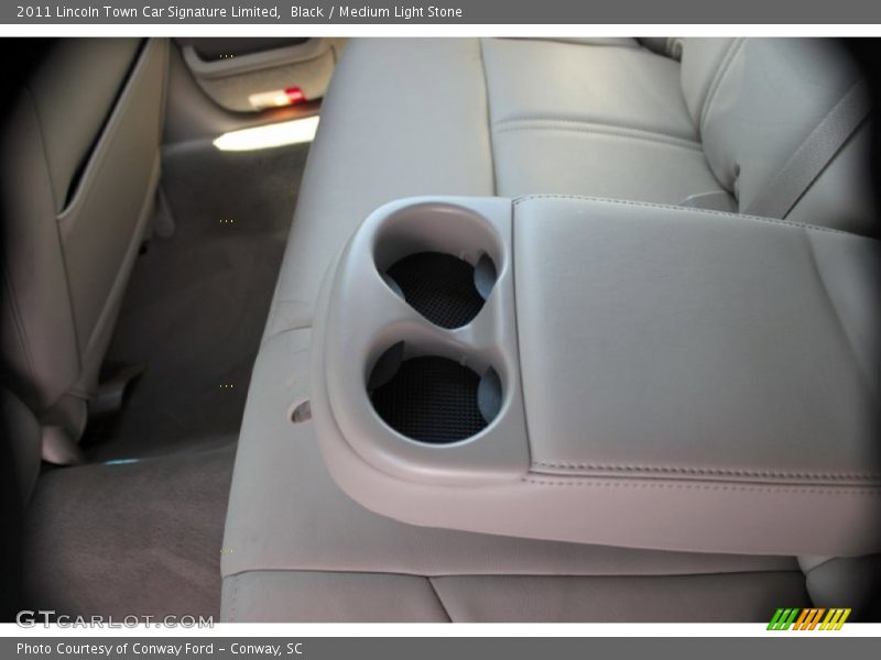 Black / Medium Light Stone 2011 Lincoln Town Car Signature Limited