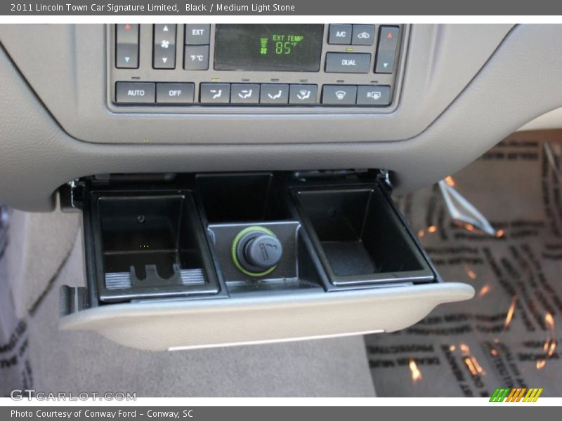 Black / Medium Light Stone 2011 Lincoln Town Car Signature Limited