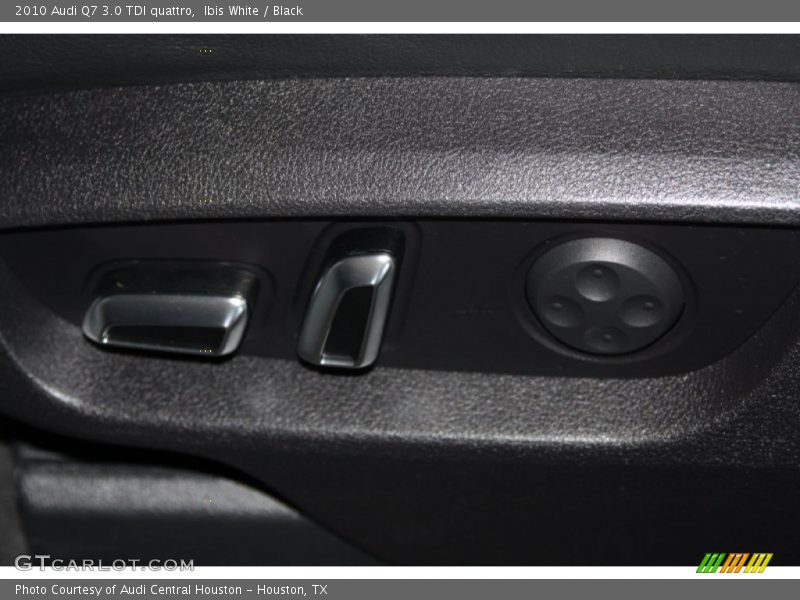 Ibis White / Black 2010 Audi Q7 3.0 TDI quattro