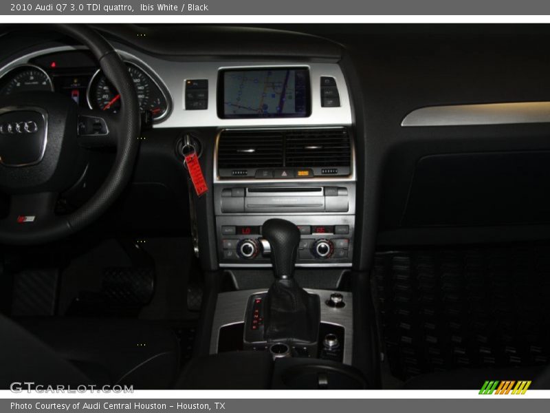 Ibis White / Black 2010 Audi Q7 3.0 TDI quattro