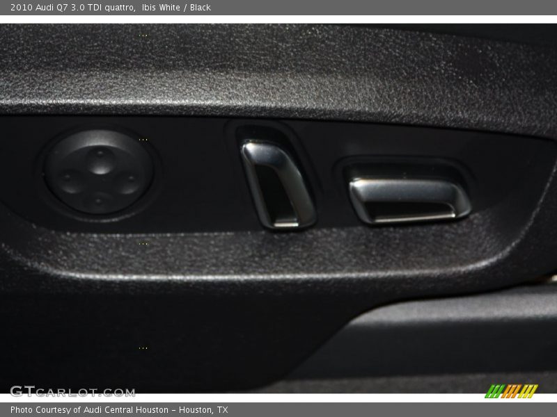 Ibis White / Black 2010 Audi Q7 3.0 TDI quattro