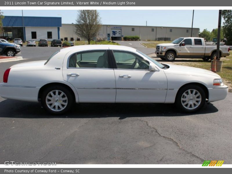 Vibrant White / Medium Light Stone 2011 Lincoln Town Car Signature Limited