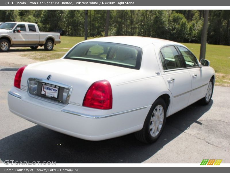 Vibrant White / Medium Light Stone 2011 Lincoln Town Car Signature Limited