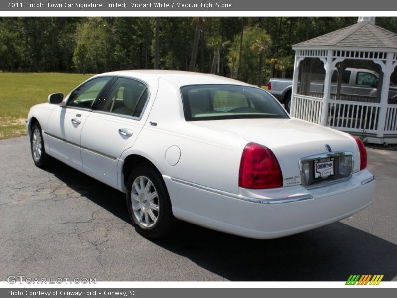 Vibrant White / Medium Light Stone 2011 Lincoln Town Car Signature Limited