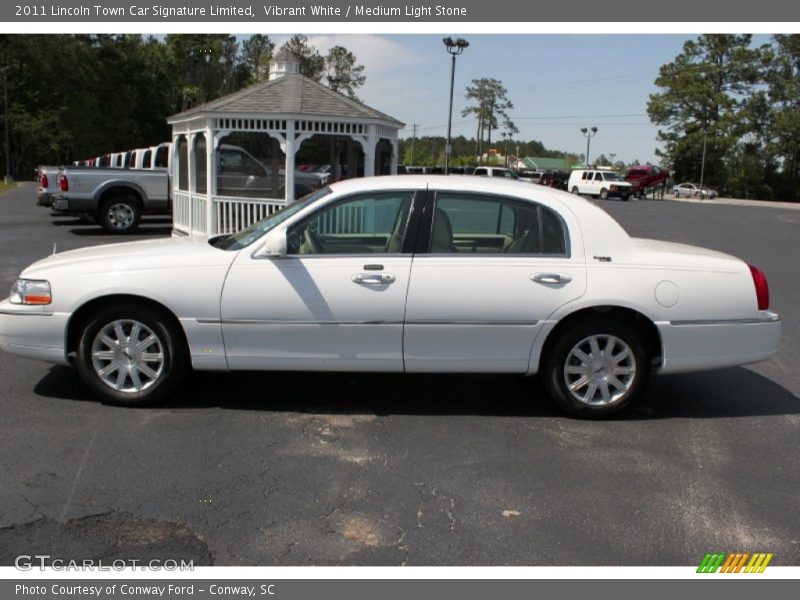 Vibrant White / Medium Light Stone 2011 Lincoln Town Car Signature Limited