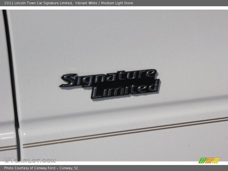 Vibrant White / Medium Light Stone 2011 Lincoln Town Car Signature Limited