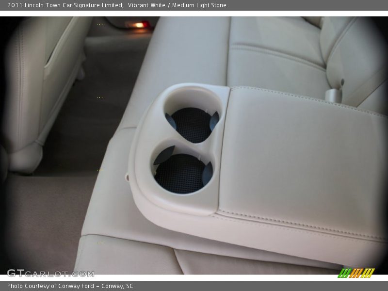 Vibrant White / Medium Light Stone 2011 Lincoln Town Car Signature Limited