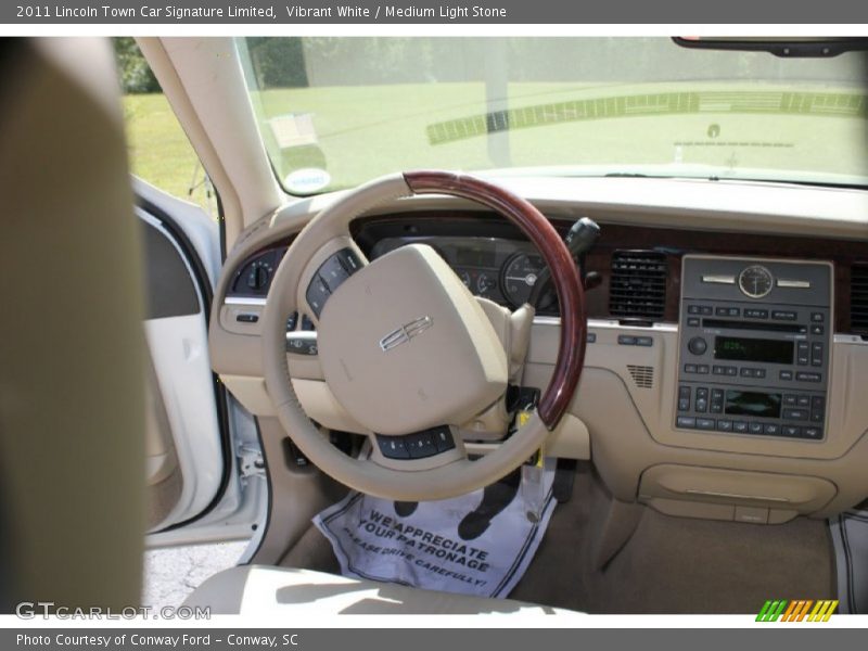 Vibrant White / Medium Light Stone 2011 Lincoln Town Car Signature Limited