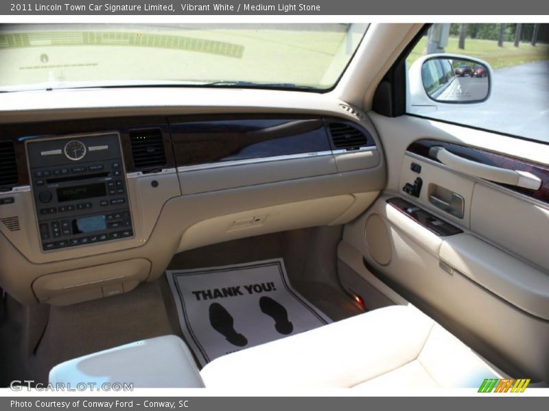 Vibrant White / Medium Light Stone 2011 Lincoln Town Car Signature Limited
