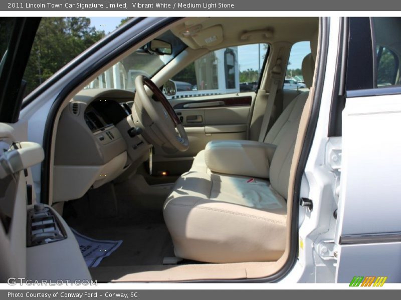 Vibrant White / Medium Light Stone 2011 Lincoln Town Car Signature Limited