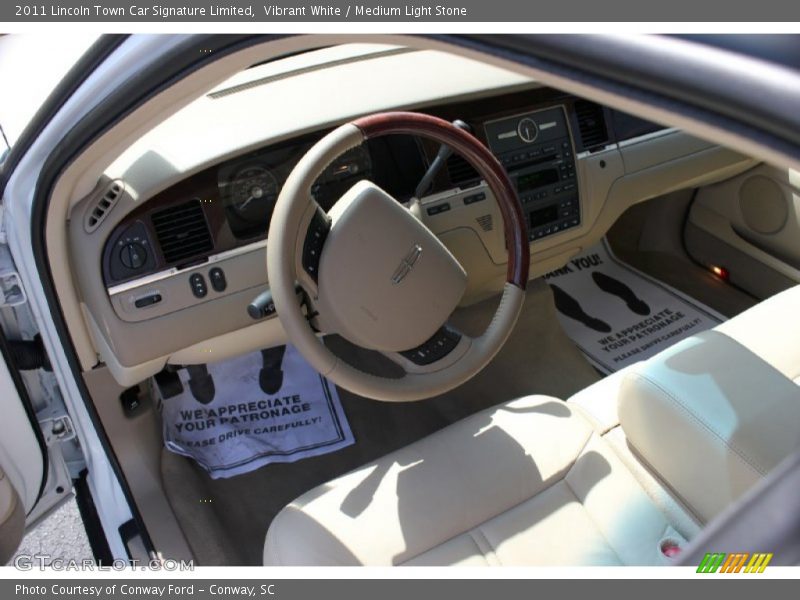 Vibrant White / Medium Light Stone 2011 Lincoln Town Car Signature Limited