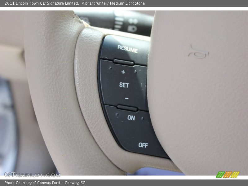 Vibrant White / Medium Light Stone 2011 Lincoln Town Car Signature Limited