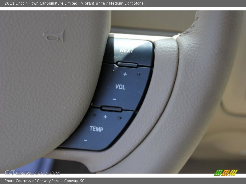 Vibrant White / Medium Light Stone 2011 Lincoln Town Car Signature Limited