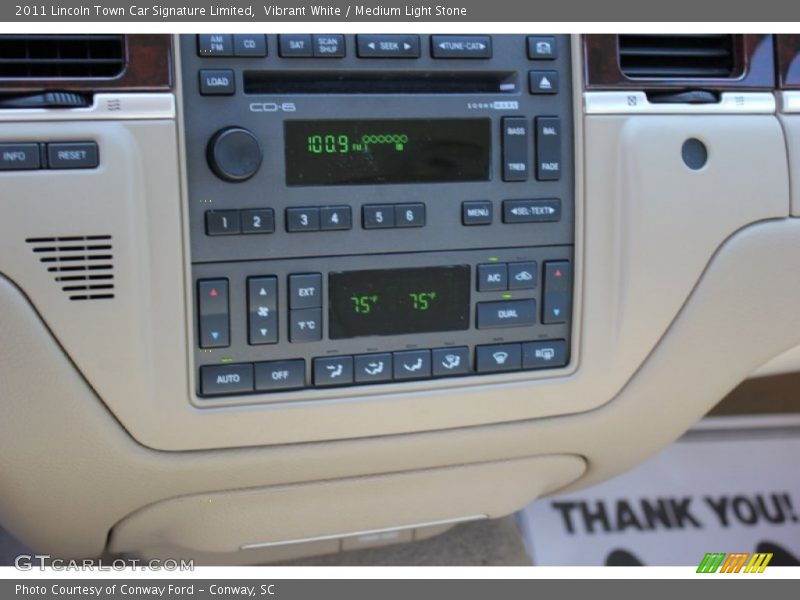 Vibrant White / Medium Light Stone 2011 Lincoln Town Car Signature Limited