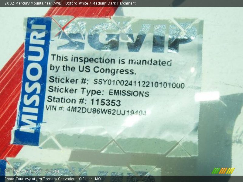 Oxford White / Medium Dark Parchment 2002 Mercury Mountaineer AWD