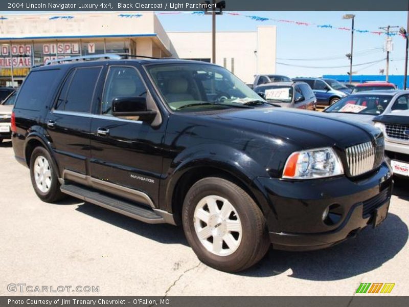 Black Clearcoat / Light Parchment 2004 Lincoln Navigator Luxury 4x4