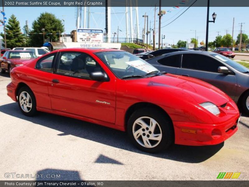 Bright Red / Graphite 2002 Pontiac Sunfire SE Coupe