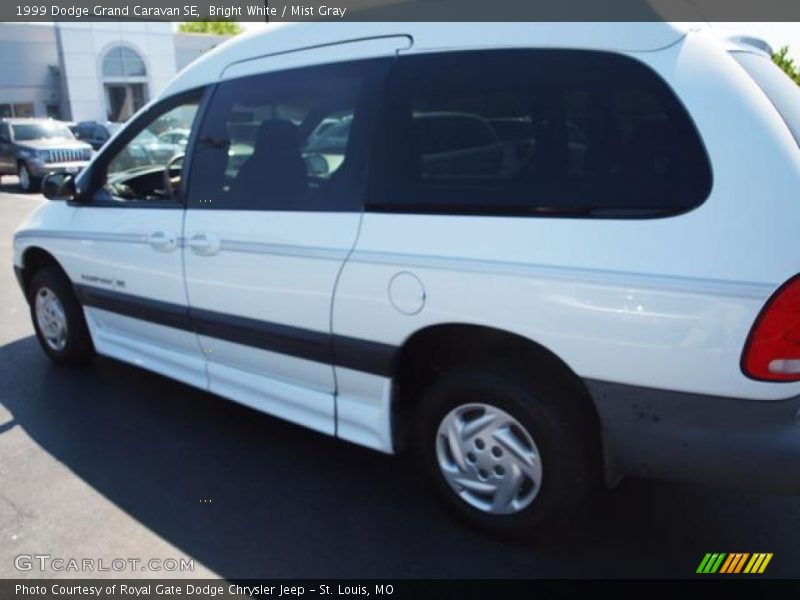 Bright White / Mist Gray 1999 Dodge Grand Caravan SE