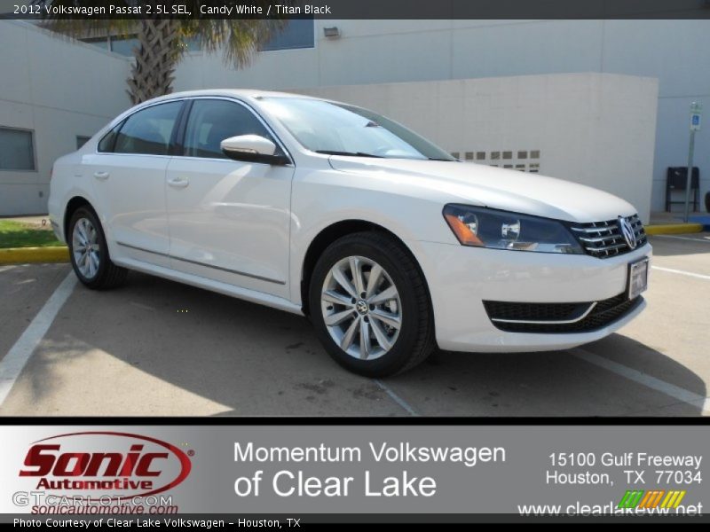 Candy White / Titan Black 2012 Volkswagen Passat 2.5L SEL