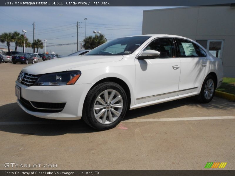 Candy White / Titan Black 2012 Volkswagen Passat 2.5L SEL