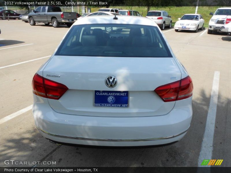 Candy White / Titan Black 2012 Volkswagen Passat 2.5L SEL