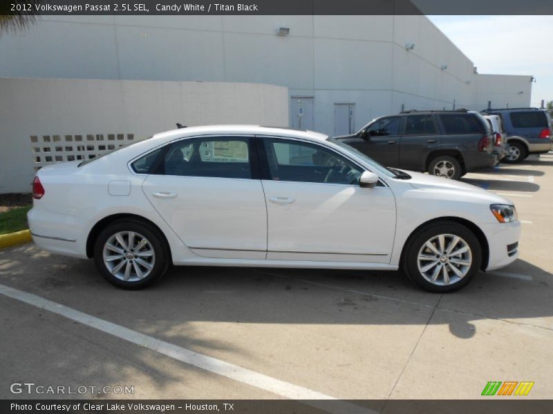 Candy White / Titan Black 2012 Volkswagen Passat 2.5L SEL