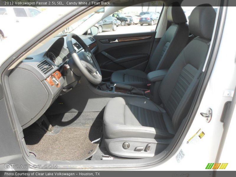 Candy White / Titan Black 2012 Volkswagen Passat 2.5L SEL