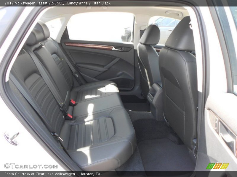 Candy White / Titan Black 2012 Volkswagen Passat 2.5L SEL