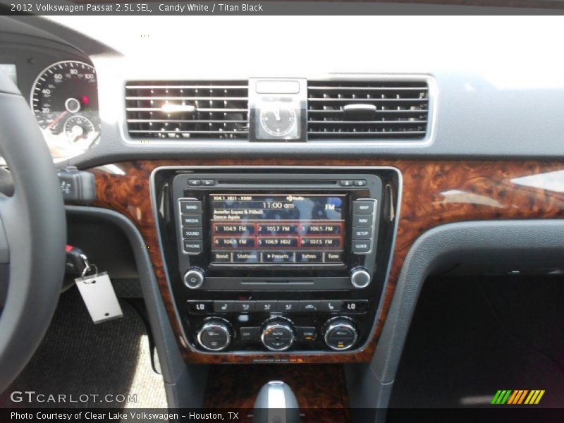 Candy White / Titan Black 2012 Volkswagen Passat 2.5L SEL