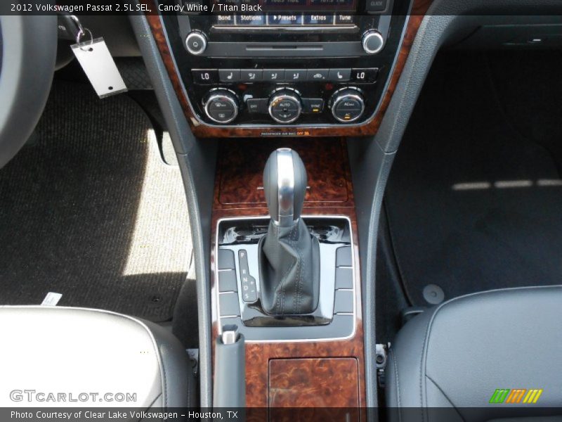 Candy White / Titan Black 2012 Volkswagen Passat 2.5L SEL
