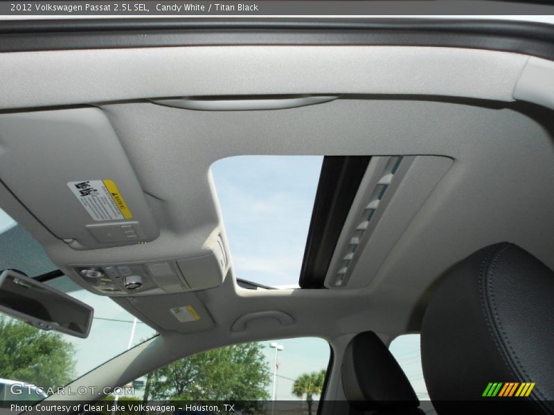 Candy White / Titan Black 2012 Volkswagen Passat 2.5L SEL