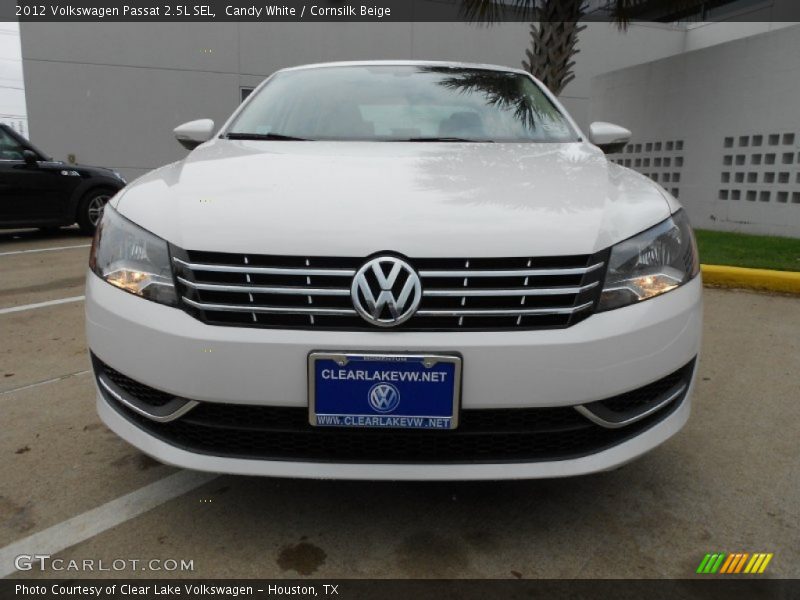 Candy White / Cornsilk Beige 2012 Volkswagen Passat 2.5L SEL