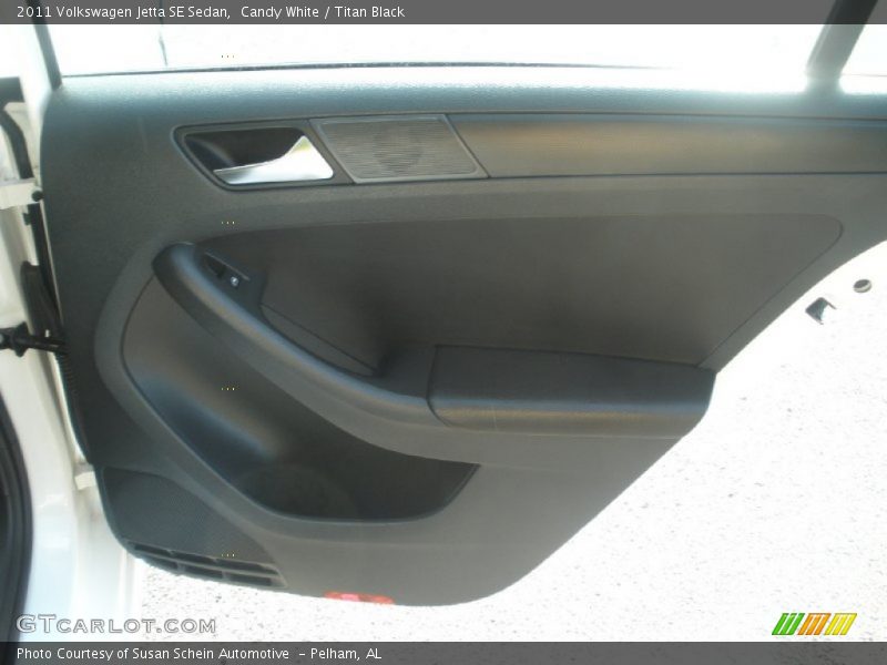 Candy White / Titan Black 2011 Volkswagen Jetta SE Sedan