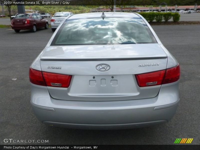Bright Silver / Gray 2009 Hyundai Sonata SE
