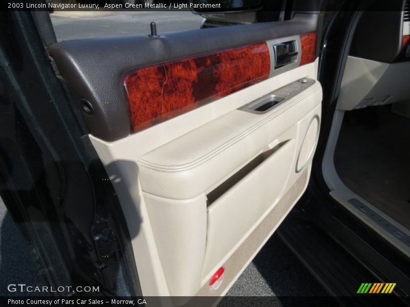 Aspen Green Metallic / Light Parchment 2003 Lincoln Navigator Luxury